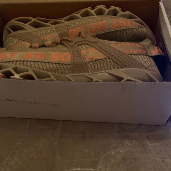 Brand new Mens size Eur 44 which is a size 11 in US. Never been worn - Picture 2 of 2